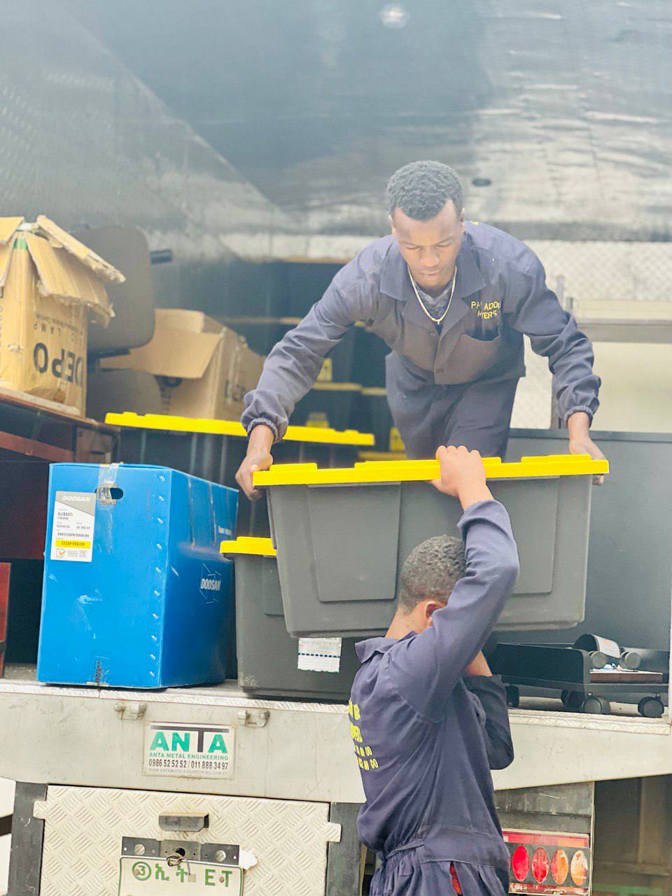 Container Unstaffing service